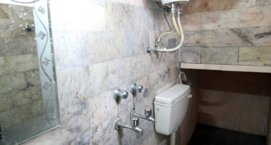 The Corner Point Guest House, New Delhi 5